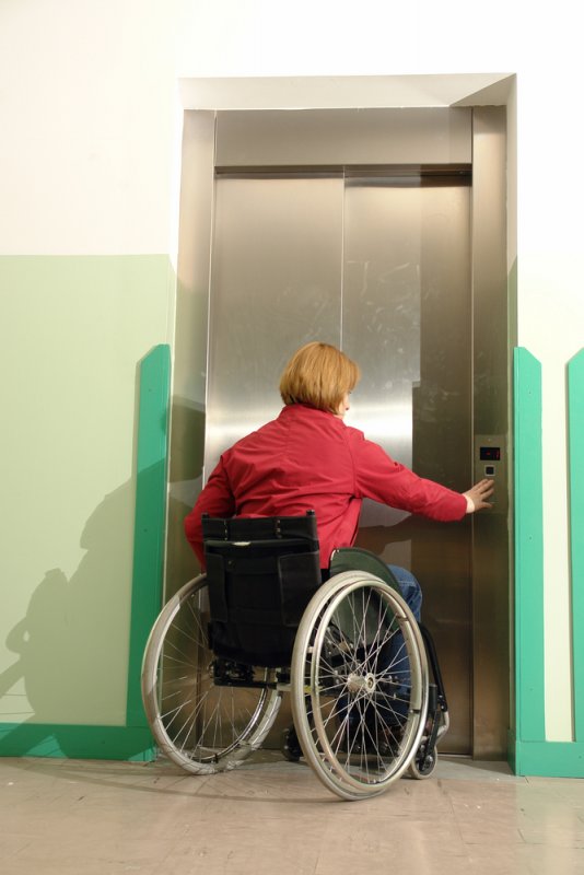 “L’ascensore è libertà”: la campagna dell’Auser